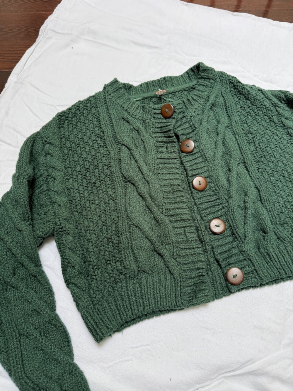 Free People green chunky cable knit boxy cropped cardigan M